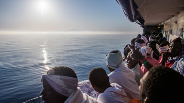Η Ιταλία αρνείται να δεχθεί πλοίο ΜΚΟ με 300 μετανάστες - Να το πάτε στην Ολλανδία