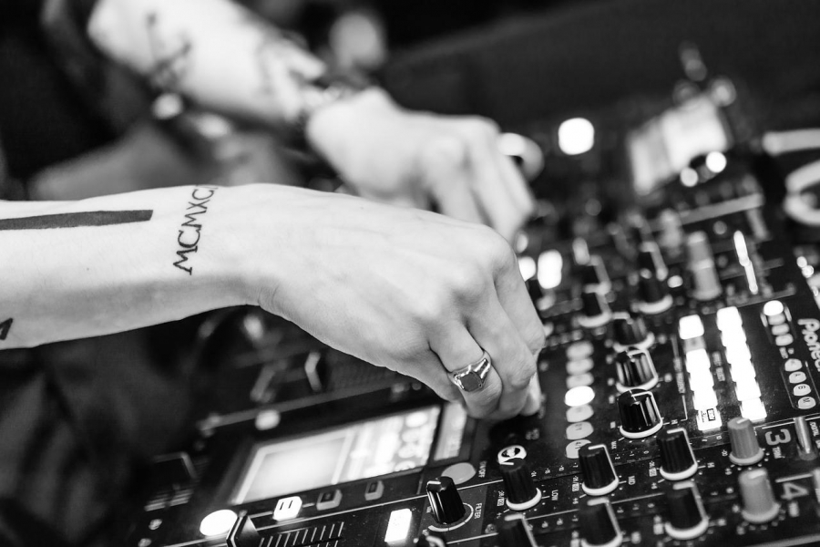Βρετανός DJ κατηγορείται για σεξουαλική κακοποίηση 7 γυναικών
