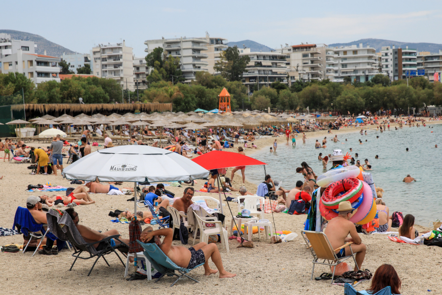 Σε ποιες παραλίες της Αττικής απαγορεύεται το κολύμπι