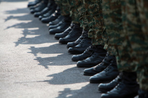 Ραγδαίες αλλαγές στη στρατιωτική θητεία - Κίνητρα σε γυναίκες και επιλεκτική στράτευση