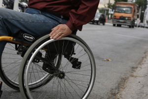 ΕΣΑμεΑ: Καμία παροχή για τα άτομα με αναπηρίες στο σχέδιο νόμου για το ασφαλιστικό