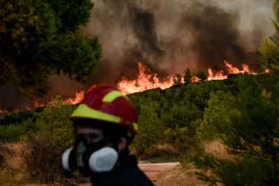 Φωτιές στην Αττική: Νέο μέτωπο στο Σούνιο, απειλείται ο δρυμός