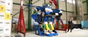 Ιάπωνες κατασκεύασαν το πρώτο ρομπότ που μετατρέπεται σε αυτοκίνητο (βίντεο)
