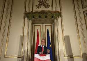 Αυστρία: «Βαθιά ανήσυχος» ο Βαν ντερ Μπέλεν με την πολιτική του Τραμπ