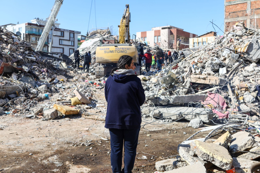Συλλήψεις και ξυλοδαρμοί για λεηλασίες στις σεισμόπληκτες περιοχές της Τουρκίας (βίντεο)
