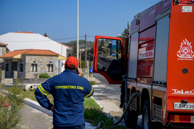 Υπό μερικό έλεγχο η φωτιά στο Φίλυρο Θεσσαλονίκης