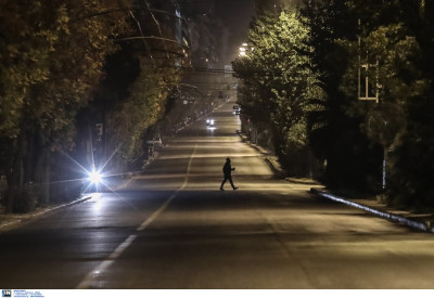 Πρώτη νύχτα με απαγόρευση κυκλοφορίας: Πόλη «φάντασμα» η Αθήνα, ερημιά και στη Θεσσαλονίκη (pics)