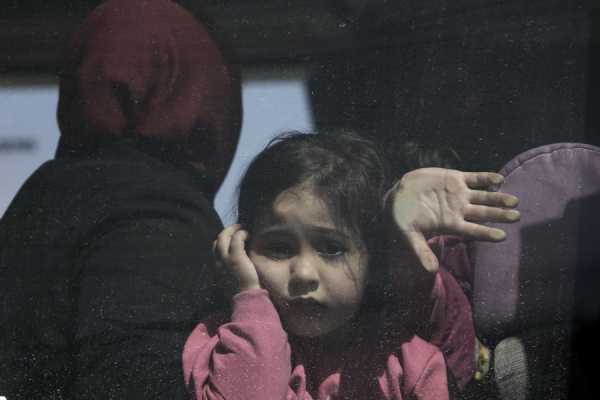 Αεροπορικώς επέστρεψαν σήμερα 12 Σύροι στην Τουρκία 