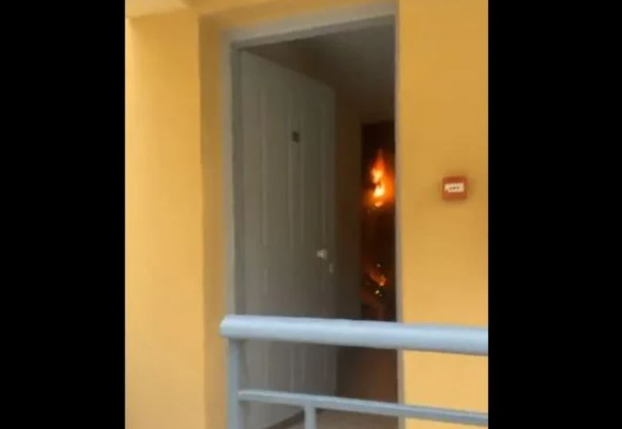 Εφιάλτης για Βρετανίδες τουρίστριες στην Κέρκυρα, πήρε φωτιά το κλιματιστικό στο δωμάτιό τους (βίντεο)