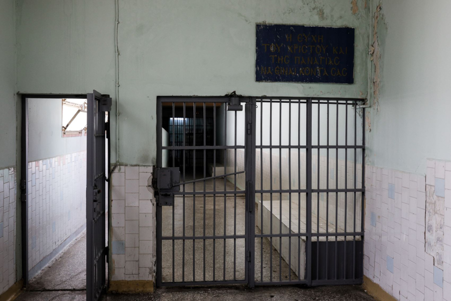Λαγωνικό της ΕΛ.ΑΣ. εντόπισε ναρκωτικά σε κατσαρόλα - Συνελήφθη σωφρονιστικός υπάλληλος στις φυλακές Κορυδαλλού