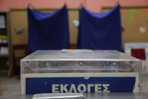 Εκλογές 2019: Ψηφίζουν ξανά στο εκλογικό κέντρο Εξαρχείων που έκλεψαν την κάλπη