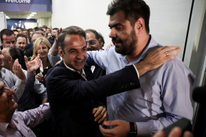 Bloomberg και Reuters για τις Ευρωεκλογές: «Η νίκη του Μητσοτάκη είναι το τέλος του λαϊκιστή Αλέξη Τσίπρα»