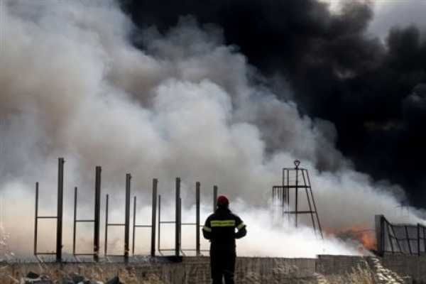 Υπό έλεγχο η πυρκαγιά στο εργοστάσιο ανακύκλωσης στον Ασπρόπυργο