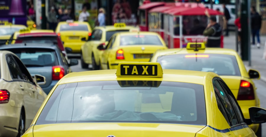 Φορολογικό νομοσχέδιο: Αλλαγές στο παραπέντε για ταξί, καφενεία και περίπτερα