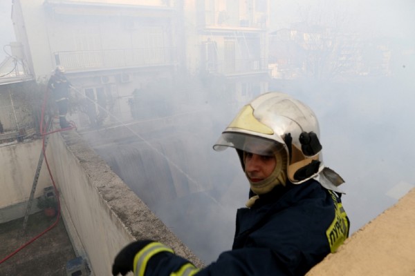 Τραγωδία στην Κατερίνη: Τρεις νεκροί από φωτιά σε πολυκατοικία