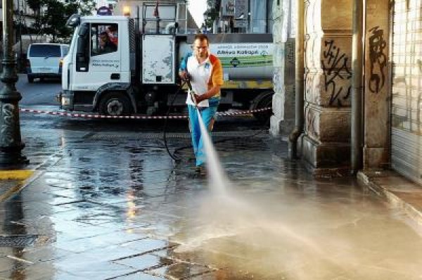 Συνεχίζεται και αυτή την εβδομάδα το πλύσιμο πεζοδρομίων &amp; πλατειών της Αθήνας