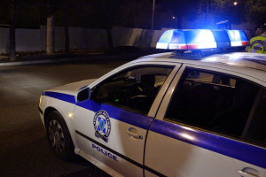 Θεσσαλονίκη: Σύλληψη διακινητή που επιχείρησε να εμβολίσει περιπολικό