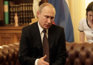 Ο Πούτιν προειδοποιεί τις ΗΠΑ να μη στείλουν όπλα στην Ουκρανία