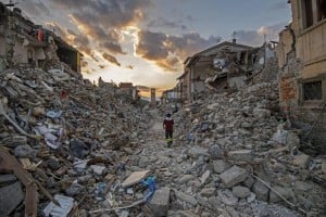 Σεισμός: Η πολυκατοικία που κατέρρευσε στην Ίσκια είχε οικοδομηθεί πάνω σε παλιό υπόγειο