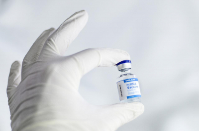Kορονοϊός: Pfizer και ΒιοΝΤech ξεκινούν δοκιμές για τα εμβόλια νέας γενιάς
