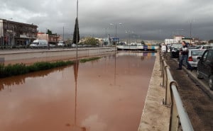 Φονική πλημμύρα στην Μάνδρα: Στον εισαγγελέα 10 άτομα ως ύποπτοι - Η απάντηση της Δούρου