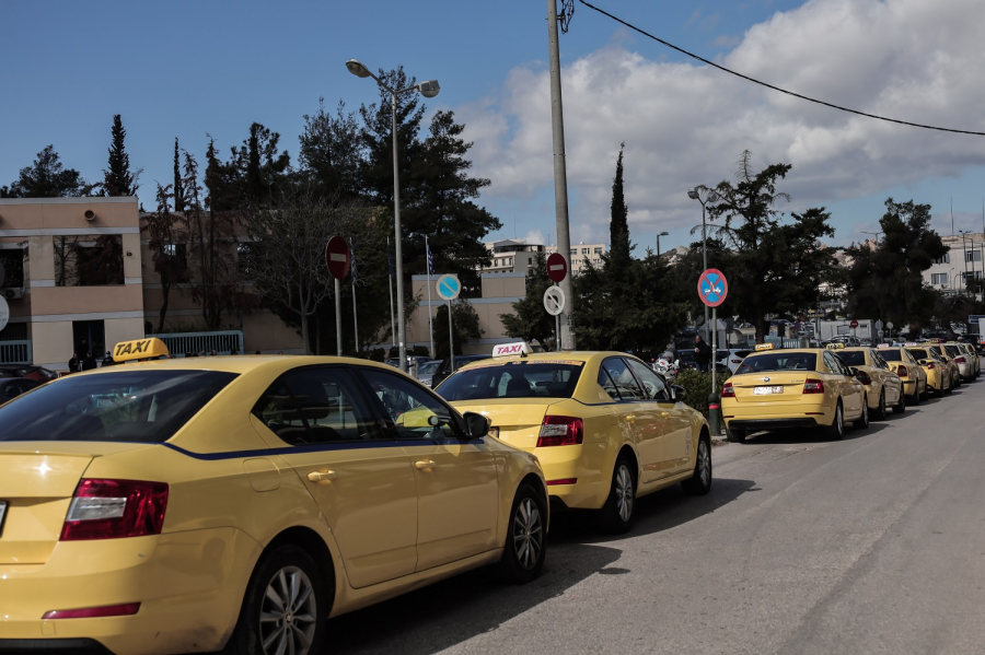 Απεργία των ταξί για δύο μέρες στην Αθήνα, τα αιτήματα του ΣΑΤΑ