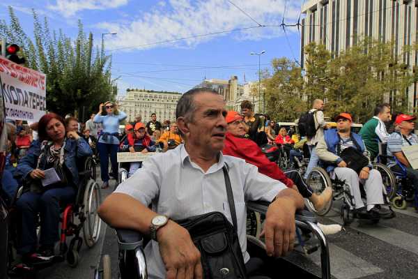 ΕΣΑμεΑ: Επιστολή στον Τσίπρα για τα αναπηρικά επιδόματα