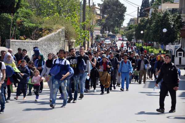 Χίος: Να φτάσουν στον Πειραιά ζητούν οι πρόσφυγες που «δραπέτευσαν» από το hot spot