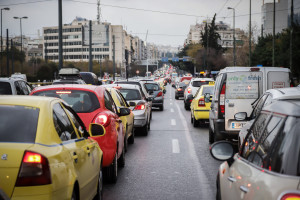 To 35% των Ελλήνων οδηγεί ακόμη κι αν έχει καταναλώσει αλκοόλ
