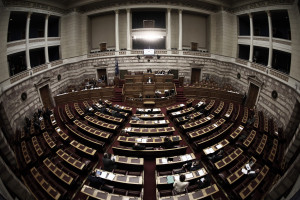 ΣΥΡΙΖΑ: Η κυβέρνηση προσβάλει τη δημοκρατική λειτουργία της Βουλής