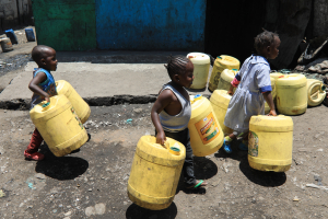 Πάνω από 1.000 παιδιά πεθαίνουν καθημερινά σε όλο τον κόσμο επειδή ήπιαν μολυσμένο νερό