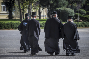 Αυξάνονται με νόμο οι οργανικές θέσεις κληρικών, για πρώτη φορά οι επιπλέον μισθοδοσίες επιβαρύνουν την Εκκλησία