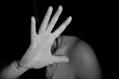 Νέα υπόθεση ενδοοικογενειακής βίας: Την ξυλοκόπησε αφού την έσυρε από τα μαλλιά μπροστά στα παιδιά τους