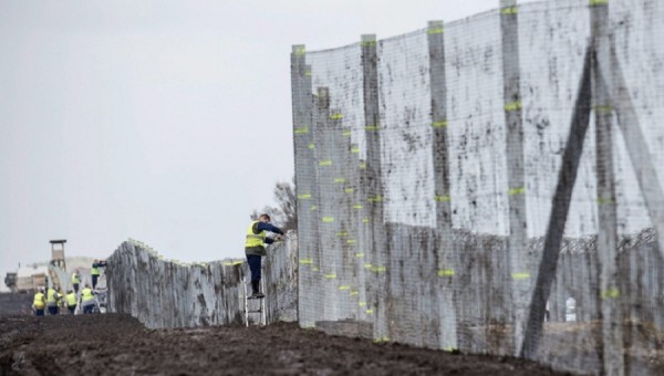 Οι ΗΠΑ προχωρούν στην κατασκευή «πρωτότυπων» του τείχους με το Μεξικό
