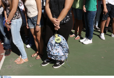 Ο κίνδυνος που κρύβει η βαριά σχολική τσάντα για τους μαθητές: Ποια πάθηση επιδεινώνεται σημαντικά
