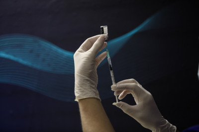 Bloomberg: Τι είναι και πώς θα λειτουργεί το πιστοποιητικό εμβολιασμού που προωθεί η Κομισιόν