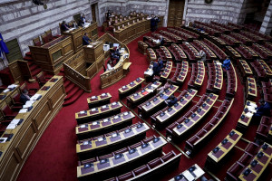 Βουλή: Πρωτοφανείς και κωμικοτραγικές καταστάσεις - Μπαράζ επιστολών και «λευκές επιταγές»