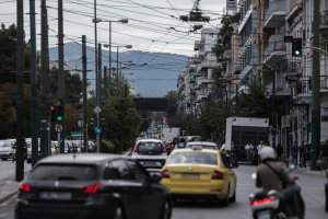 «Χάνουμε» και χρόνο και χρήμα στην κίνηση της Αθήνας -10 ευρώ την ημέρα «κολλημένοι» στο αυτοκίνητο