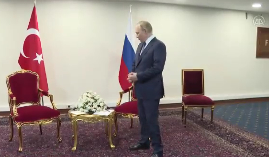 Το καψόνι του Ερντογάν στον Πούτιν: Τον άφησε να περιμένει αμήχανος για ένα λεπτό (βίντεο)