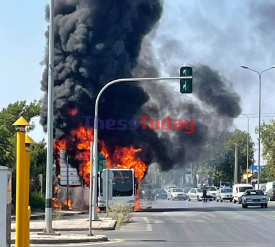 Θεσσαλονίκη: Καταστράφηκε ολοσχερώς από φωτιά λεωφορείο του ΟΑΣΘ, στο ύψος της Γεωργικής Σχολής (εικόνες, βίντεο)