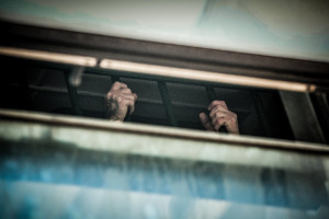 Νεκρός κρατούμενος στα κρατητήρια του Λιμεναρχείου στην Ελευσίνα