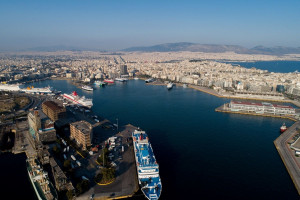 Πιο κοντά το λιμάνι του Πειραιά στην πρώτη θέση στη Μεσόγειο
