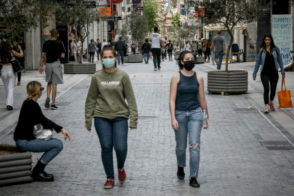Μάσκα: Είναι υποχρεωτική η χρήση της μάσκας σε κλειστούς χώρους - Επιμένουν οι ειδικοί