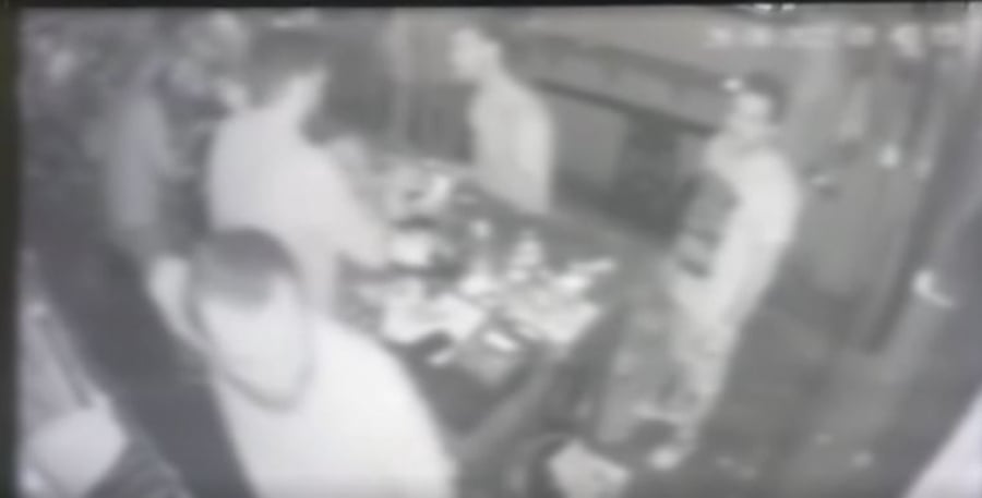 Ραφήνα: Βίντεο - ντοκουμέντο μέσα από το μπαρ, πριν την άγρια δολοφονία του 42χρονου