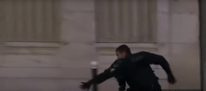 Διαδηλωτής στην Γαλλία ξεφεύγει από αστυνομικό με ένα απίστευτο τρέξιμο (βίντεο)