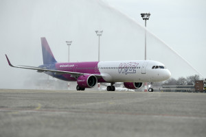 Wizz Air: Δεν είναι τρολ, προσφέρει αεροπορικά εισιτήρια από Αθήνα με 0,19 ευρώ!