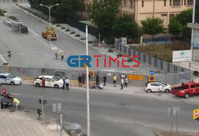 Θεσσαλονίκη: Περπατούσε στο πεζοδρόμιο και «έφαγε» λαμαρίνα στο κεφάλι, στο νοσοκομείο 63χρονος