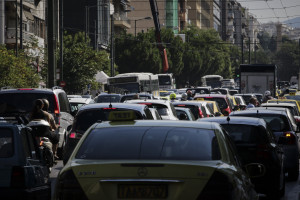 Κυκλοφοριακό χάος στην Αθήνα - Ποιοι δρόμοι είναι μποτιλιαρισμένοι (LIVE)