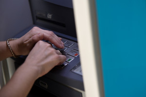 ΟΠΕΚΑ: Ξεκίνησε η πληρωμή στα ATM για ΚΕΑ και επίδομα παιδιού