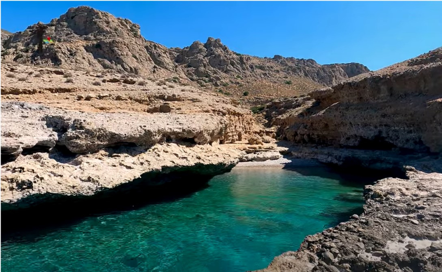 Αθερίνα: Ο μικροσκοπικός και ανέγγιχτος γαλάζιος παράδεισος της Κρήτης από ψηλά (βίντεο)